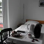 Haus Edith Privathaus Mit Gaestezimmern Rum i privatbostad